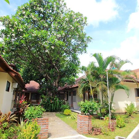 Lovina Beach Hotel Buleleng  Exterior photo