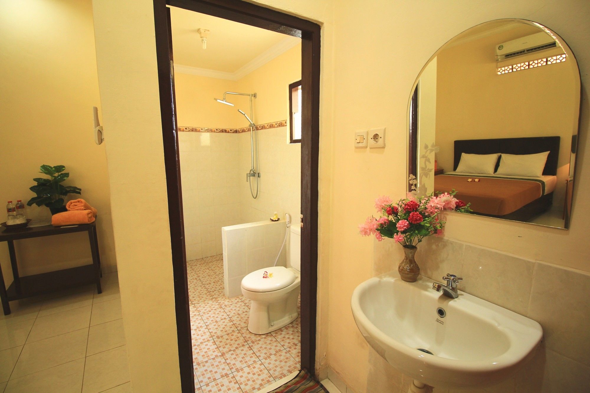 Lovina Beach Hotel Buleleng  Exterior photo