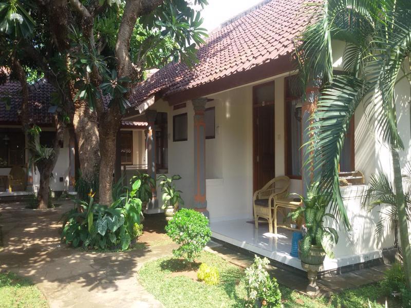 Lovina Beach Hotel Buleleng  Exterior photo