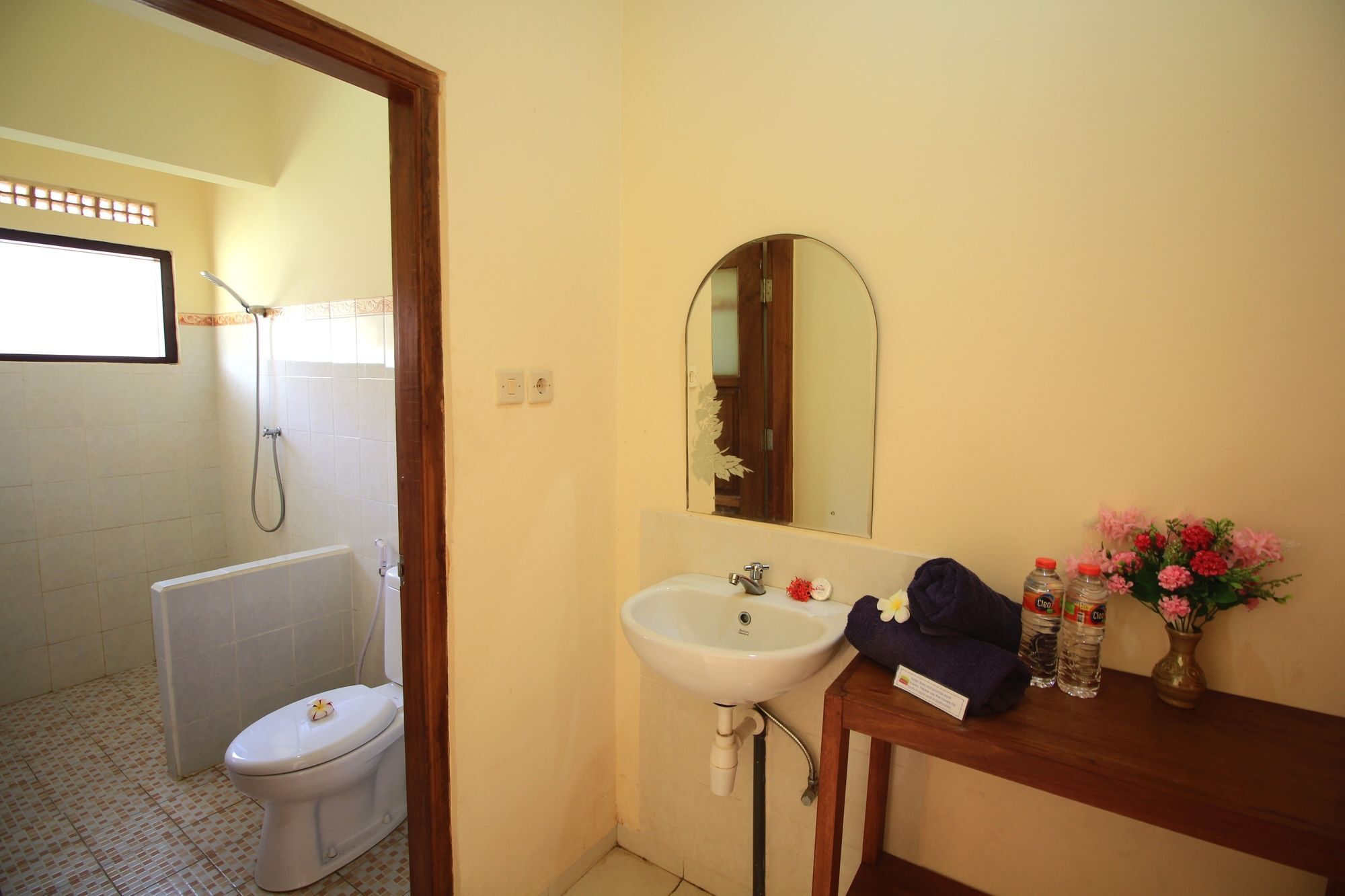 Lovina Beach Hotel Buleleng  Exterior photo