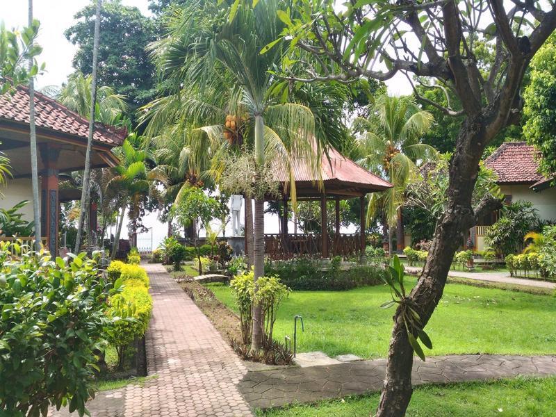 Lovina Beach Hotel Buleleng  Exterior photo